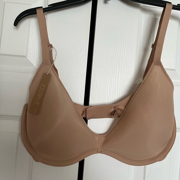 SKIMS Other - Skims Weightless Scoop Bra